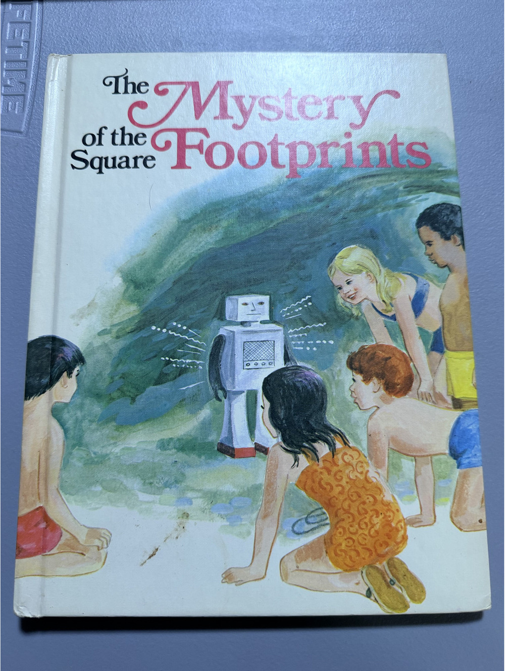 The Mystery of the Square Footprints Kal Gezi 1978 Childrens Press HC Robot Book